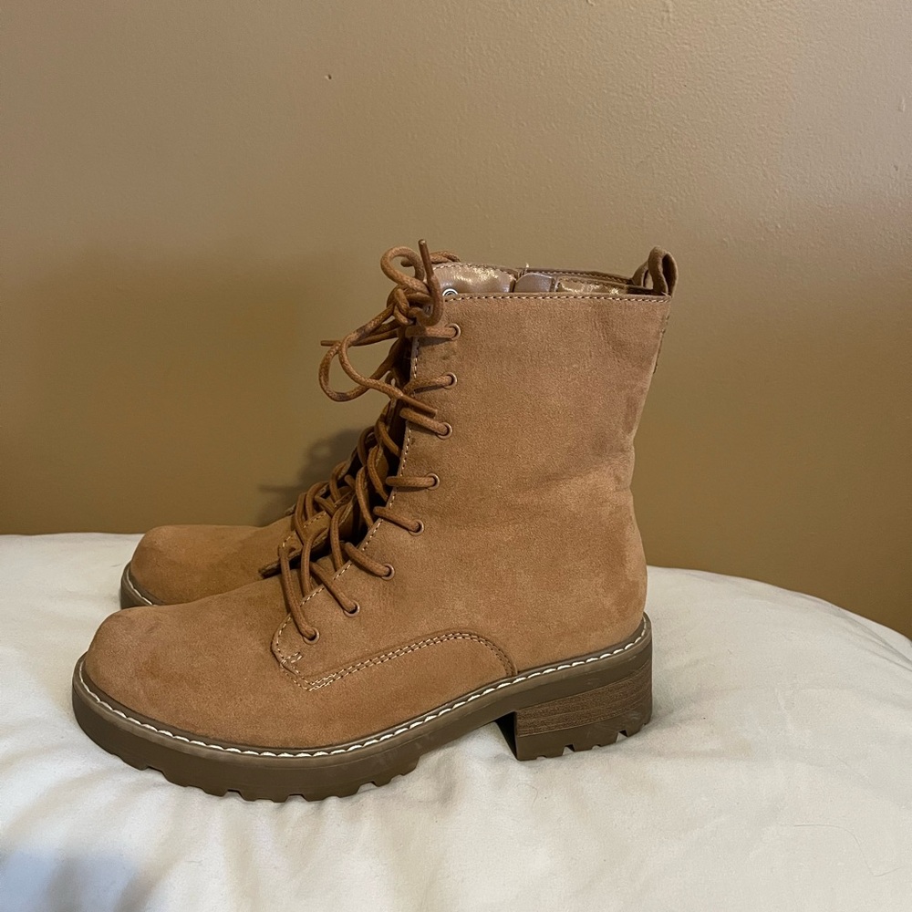 Women's Tan Suede Boots. Size 6.5. Universal Thread Brand.